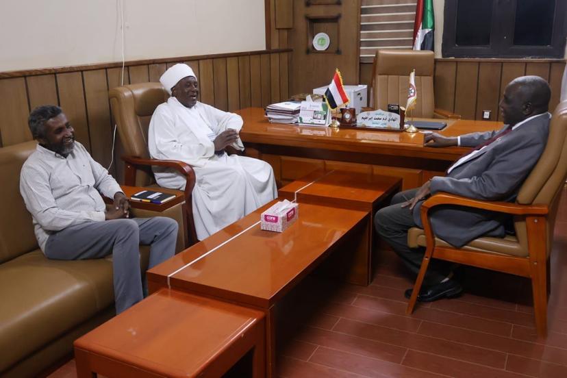 مدير جامعة إفريقيا العالمية يلتقي رئيس اتحاد الجامعات السودانية